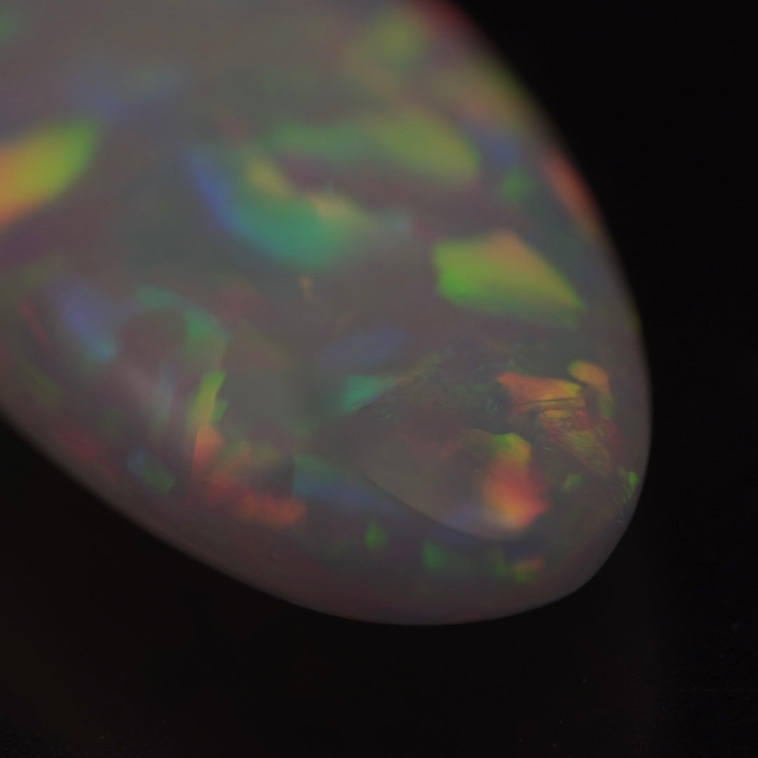25.27 Karat, magische Regenbogenfarben, natürlicher äthiopischer Welo Opal - Excélsion Opal