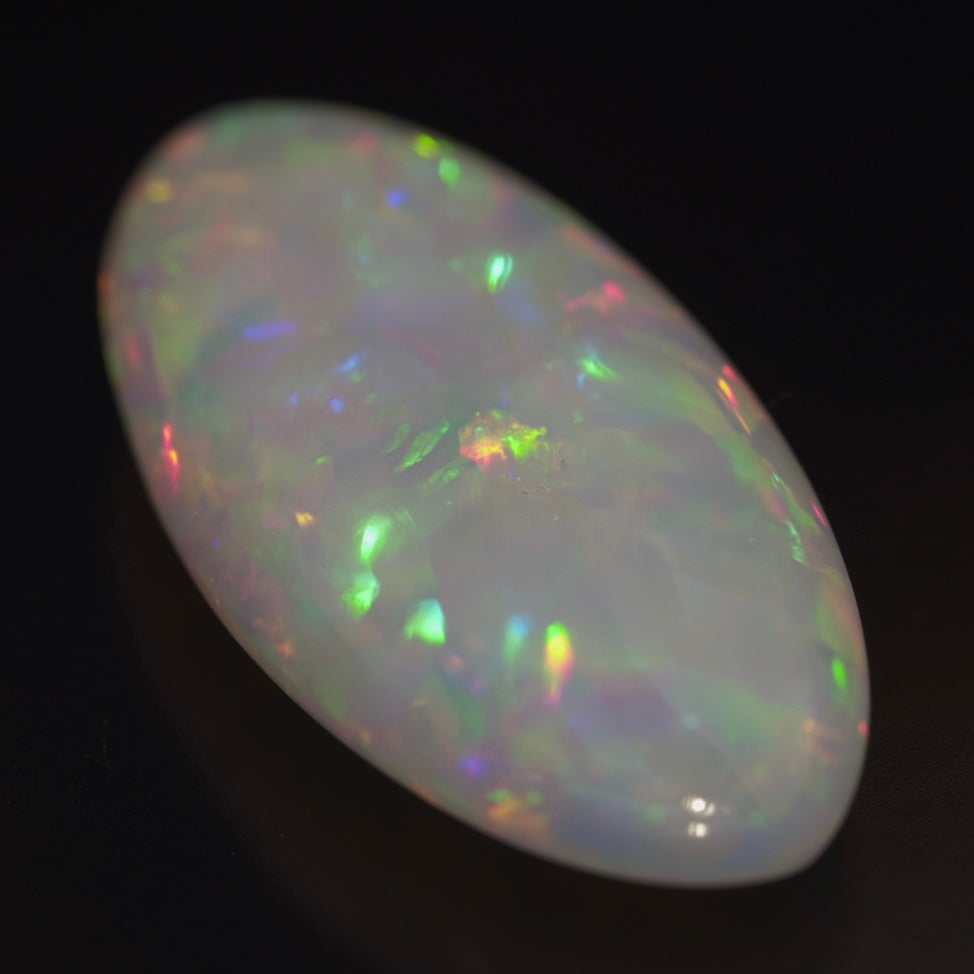 25.27 Karat, magische Regenbogenfarben, natürlicher äthiopischer Welo Opal - Excélsion Opal