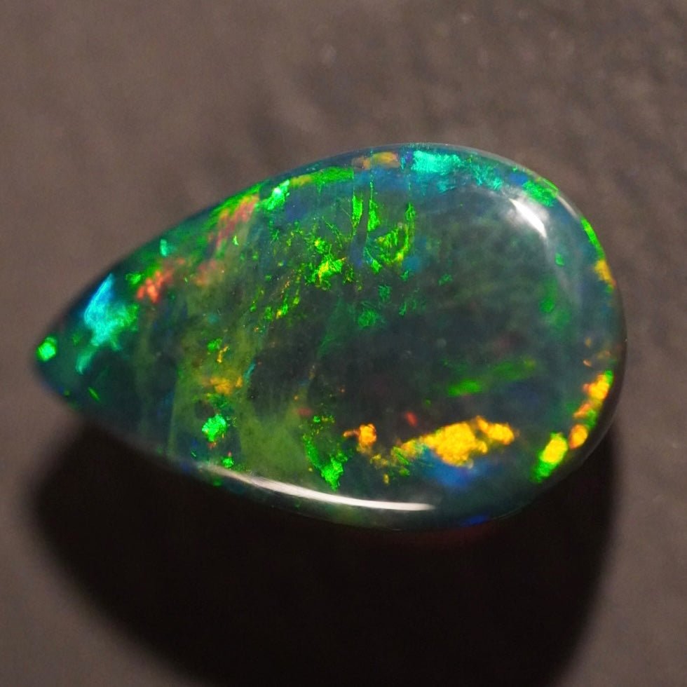 4.25 Karat dunkler äthiopischer Welo-Opal - Ténèbres Opal
