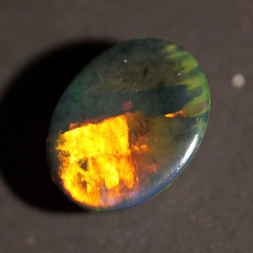 4.64 Karat natürlicher dunkler äthiopischer Welo-Opal - Ténèbres Opal
