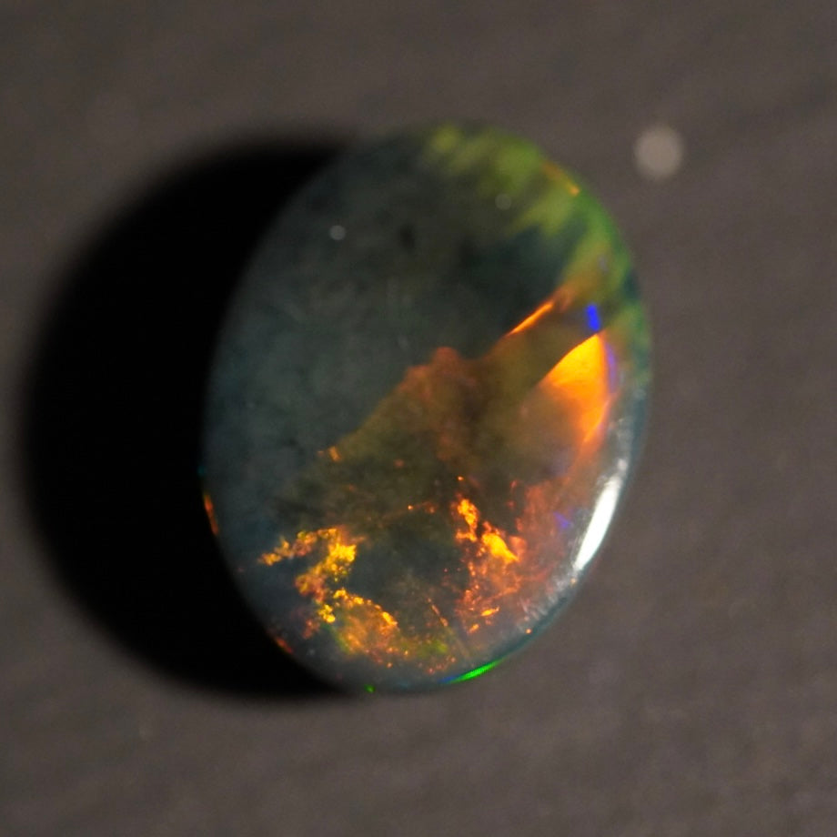 4.64 Karat natürlicher dunkler äthiopischer Welo-Opal - Ténèbres Opal