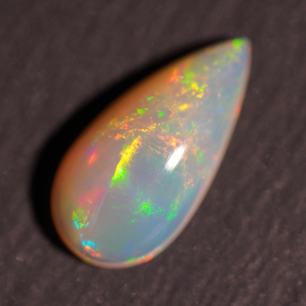 2.60 Karat beeindruckendes Regenbogenfarbspiel, äthiopischer Welo-Opal - Éclaire Opal