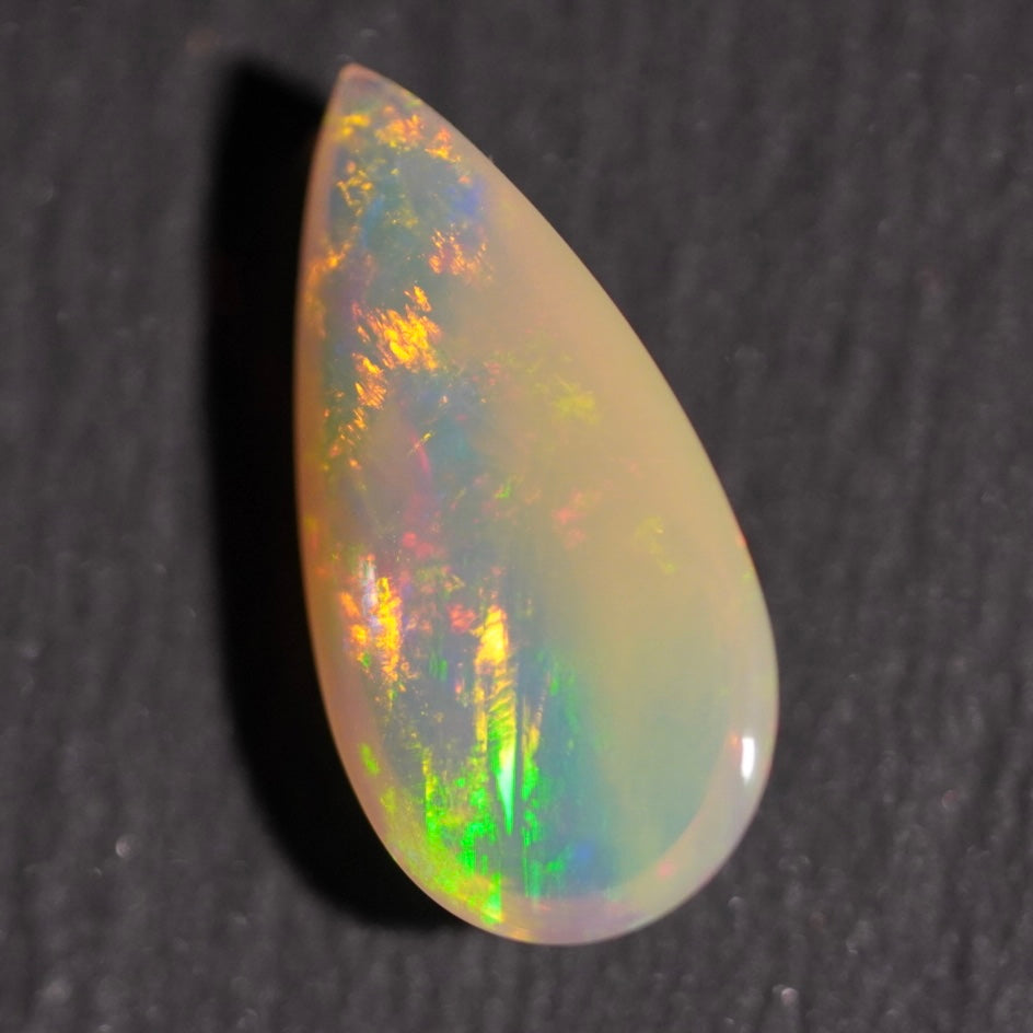 2.60 Karat beeindruckendes Regenbogenfarbspiel, äthiopischer Welo-Opal - Éclaire Opal