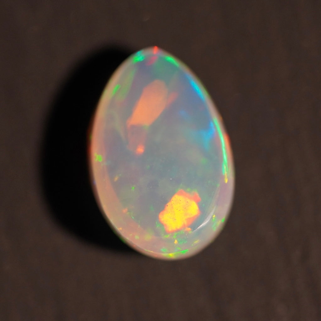 2.45 Karat brillanter, äthiopischer Welo-Opal - Éclaire Opal