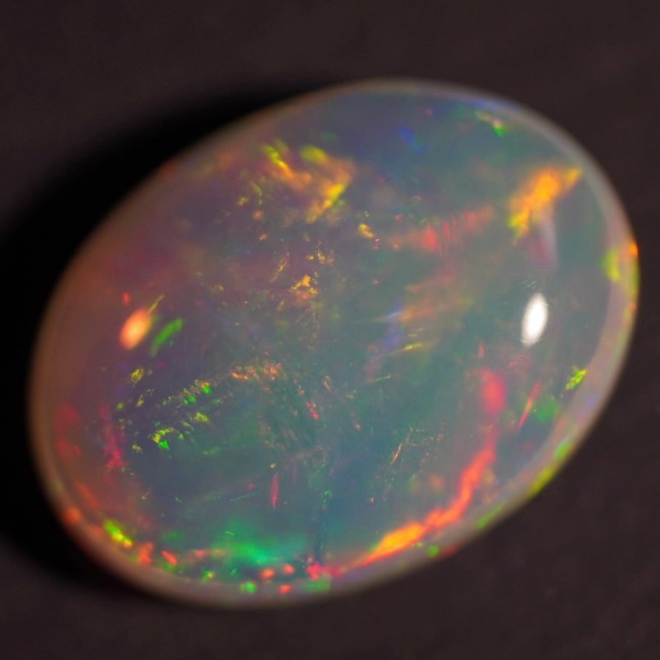 3.02 Karat traumhafte Regenbogenblitze, äthiopischer Welo-Opal - Éclaire Opal