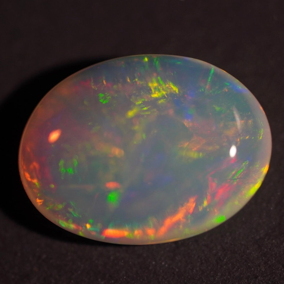 3.02 Karat traumhafte Regenbogenblitze, äthiopischer Welo-Opal - Éclaire Opal