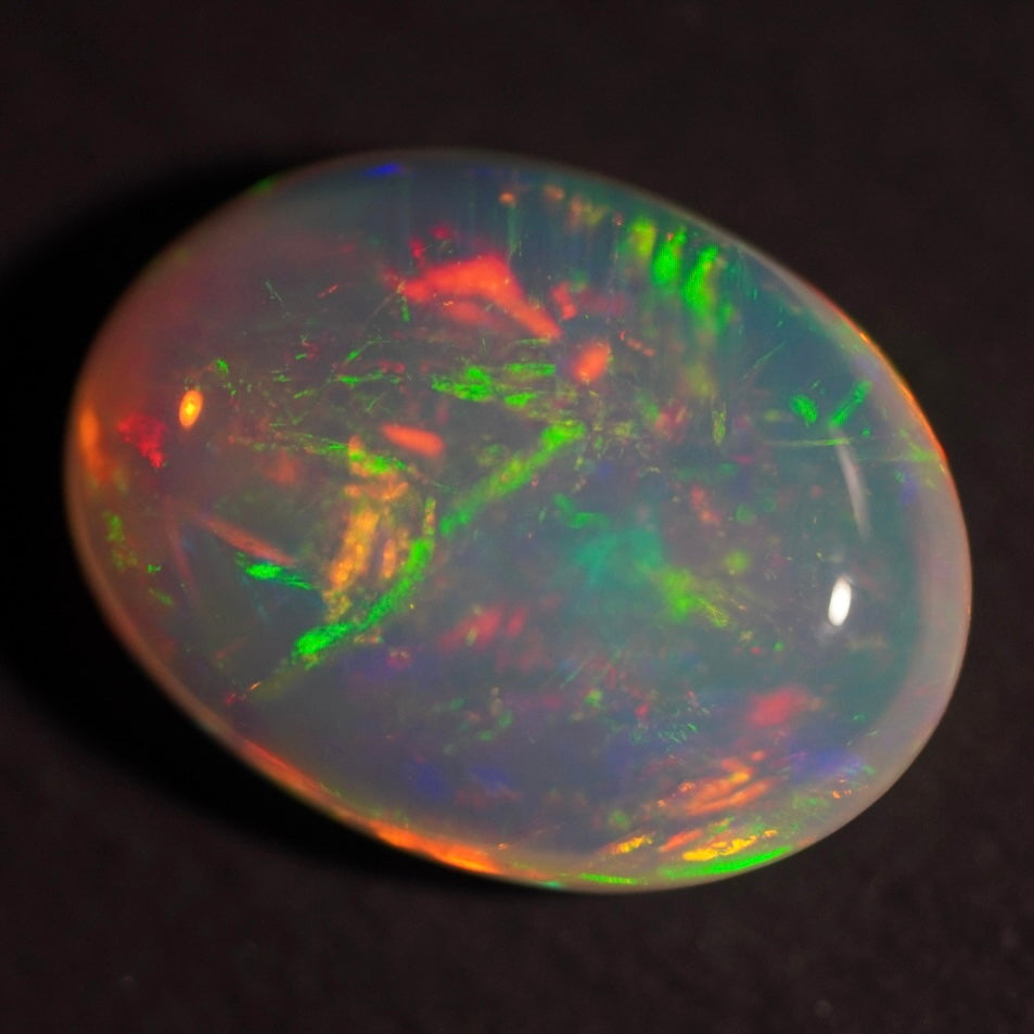 3.02 Karat traumhafte Regenbogenblitze, äthiopischer Welo-Opal - Éclaire Opal