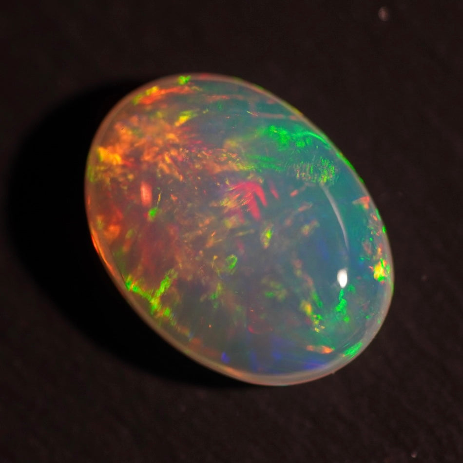 3.02 Karat traumhafte Regenbogenblitze, äthiopischer Welo-Opal - Éclaire Opal