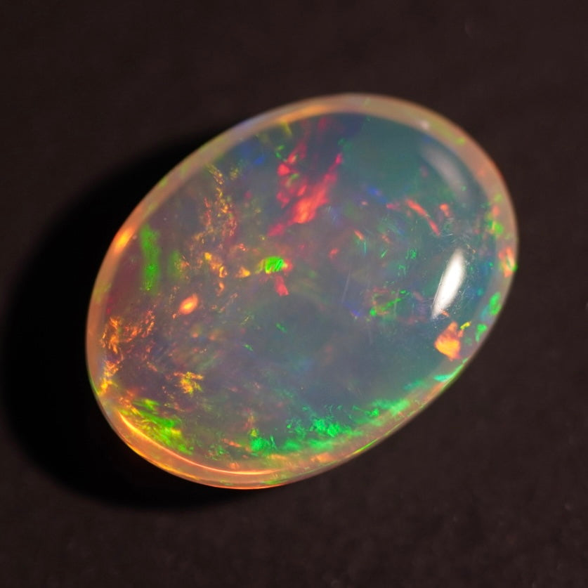 3.02 Karat traumhafte Regenbogenblitze, äthiopischer Welo-Opal - Éclaire Opal
