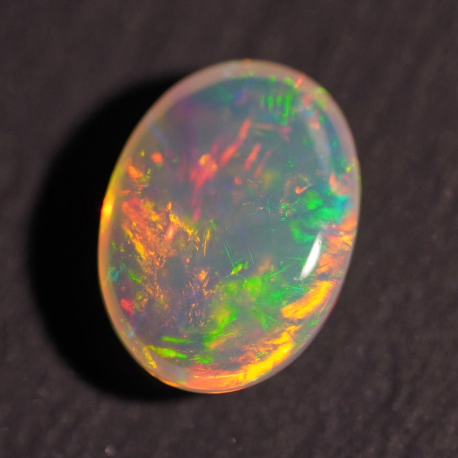 3.02 Karat traumhafte Regenbogenblitze, äthiopischer Welo-Opal - Éclaire Opal