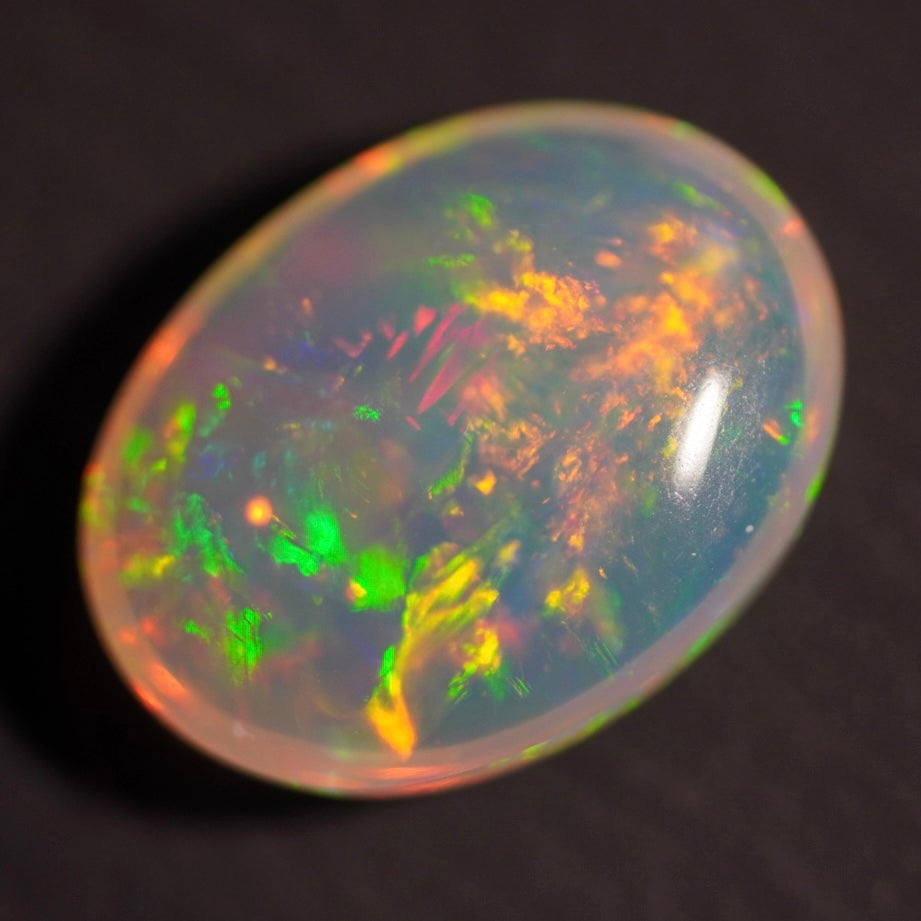 3.02 Karat traumhafte Regenbogenblitze, äthiopischer Welo-Opal - Éclaire Opal