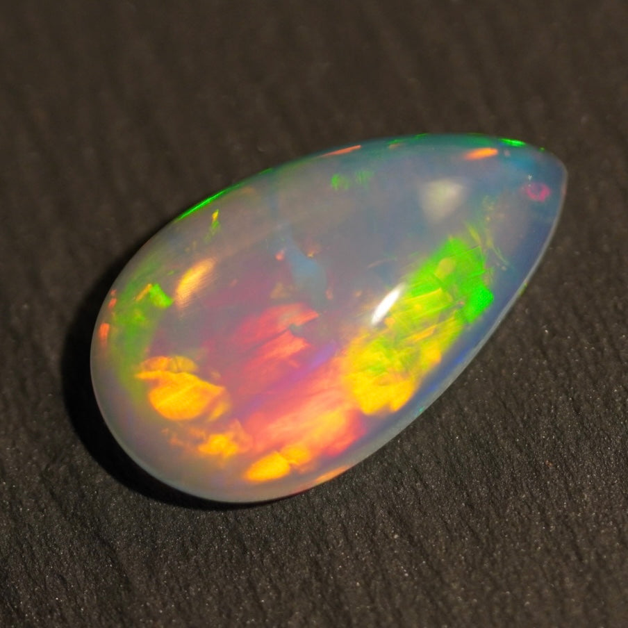 1.98 Karat wunderschöner natürlicher äthiopischer Welo-Opal - Éclaire Opal