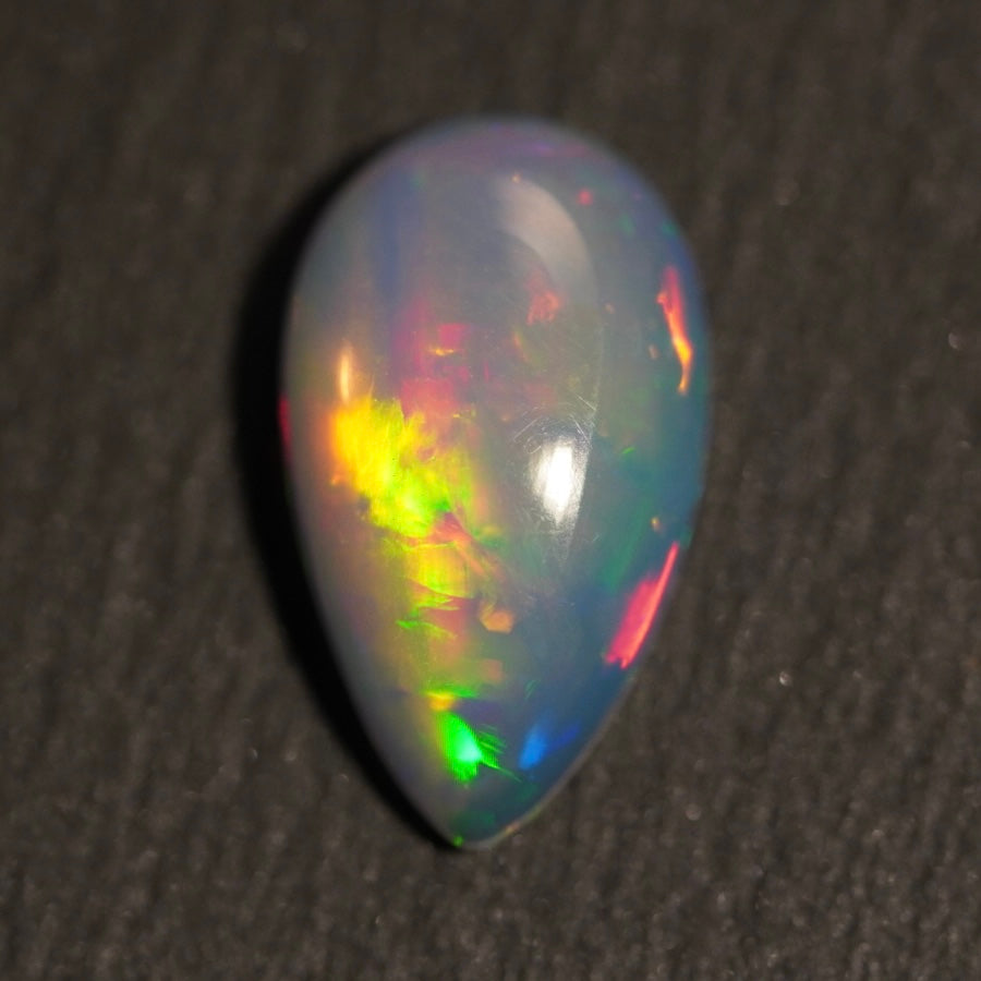 1.98 Karat wunderschöner natürlicher äthiopischer Welo-Opal - Éclaire Opal