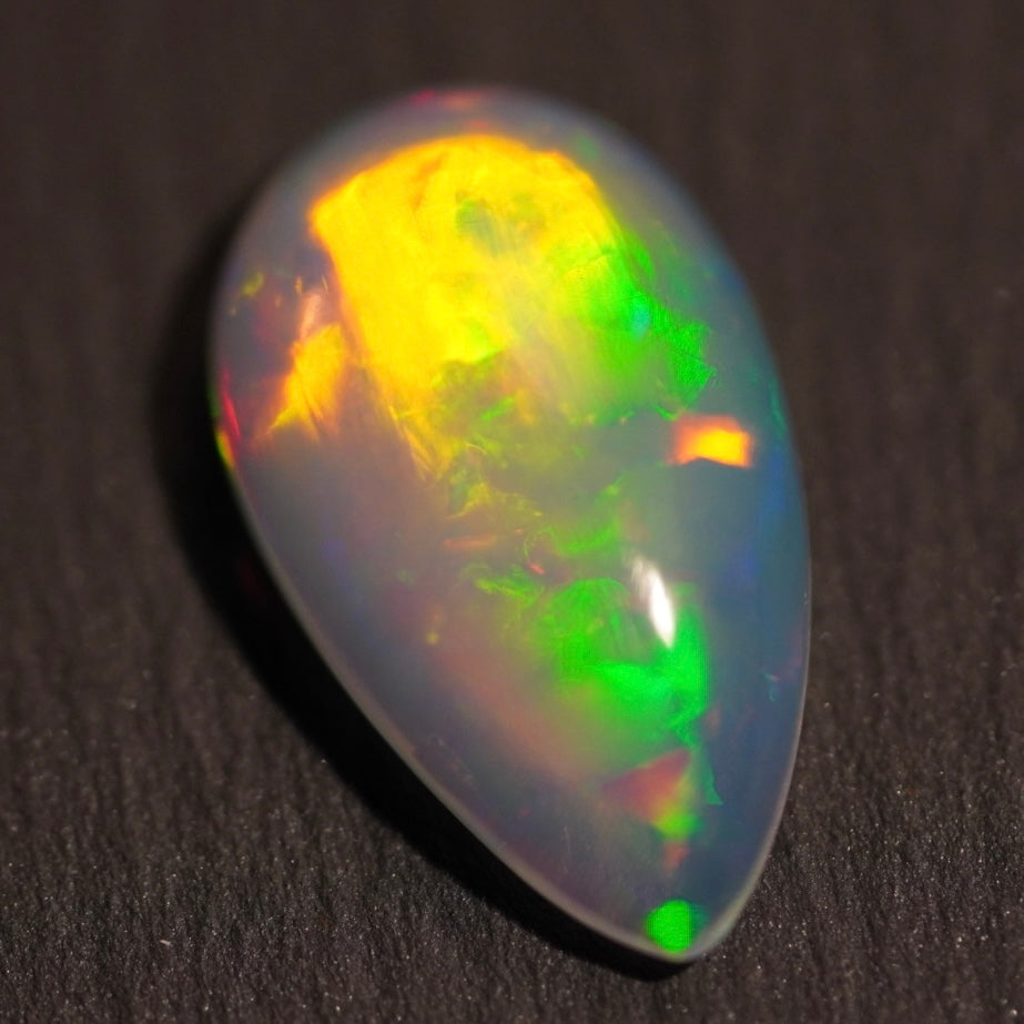 1.98 Karat wunderschöner natürlicher äthiopischer Welo-Opal - Éclaire Opal