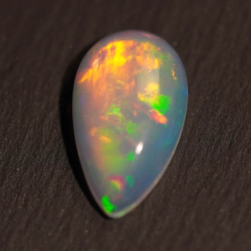 1.98 Karat wunderschöner natürlicher äthiopischer Welo-Opal - Éclaire Opal