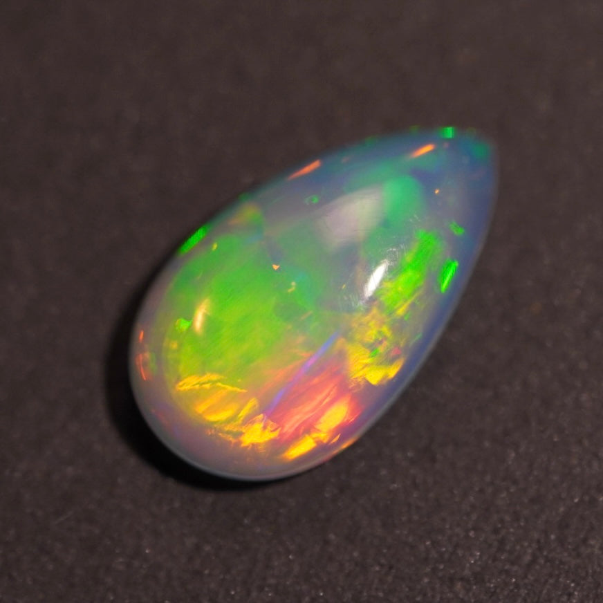 1.98 Karat wunderschöner natürlicher äthiopischer Welo-Opal - Éclaire Opal