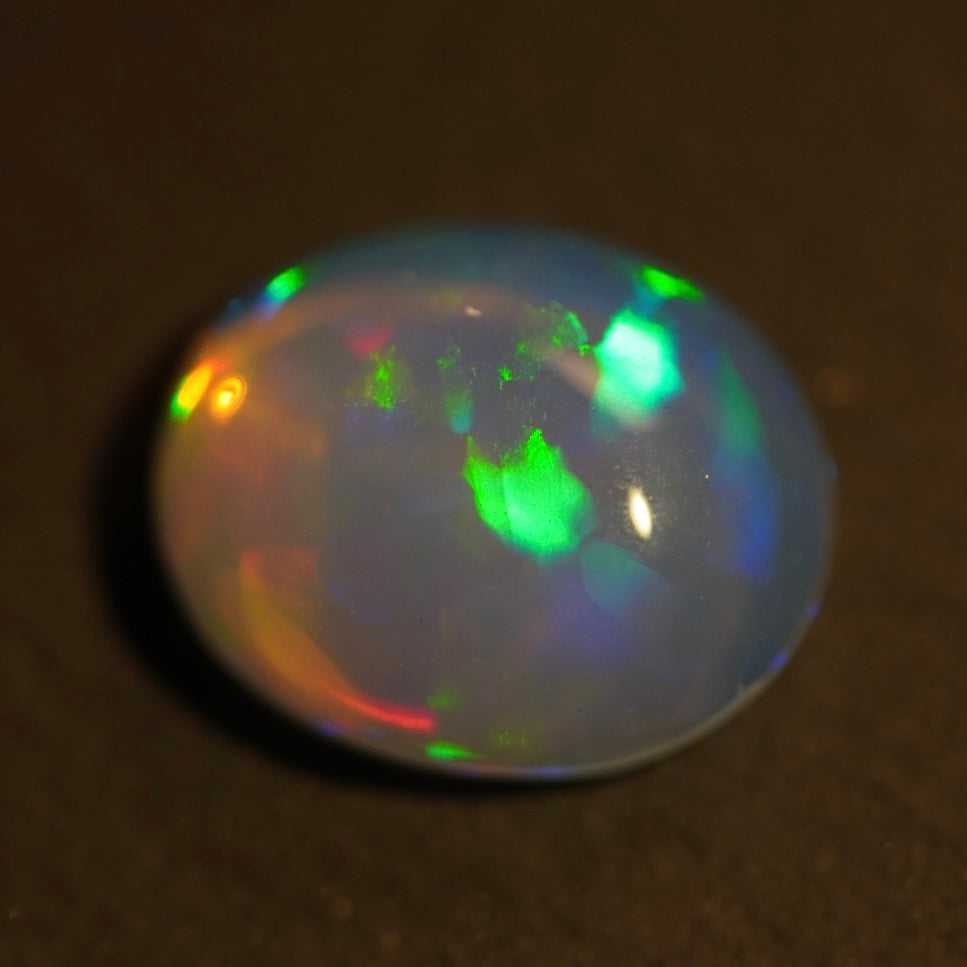 3.96 Karat unglaubliche Regenbogenfarben äthiopischer Welo-Opal – Éclaire Opal