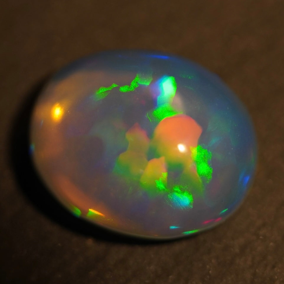 3.96 Karat unglaubliche Regenbogenfarben äthiopischer Welo-Opal – Éclaire Opal