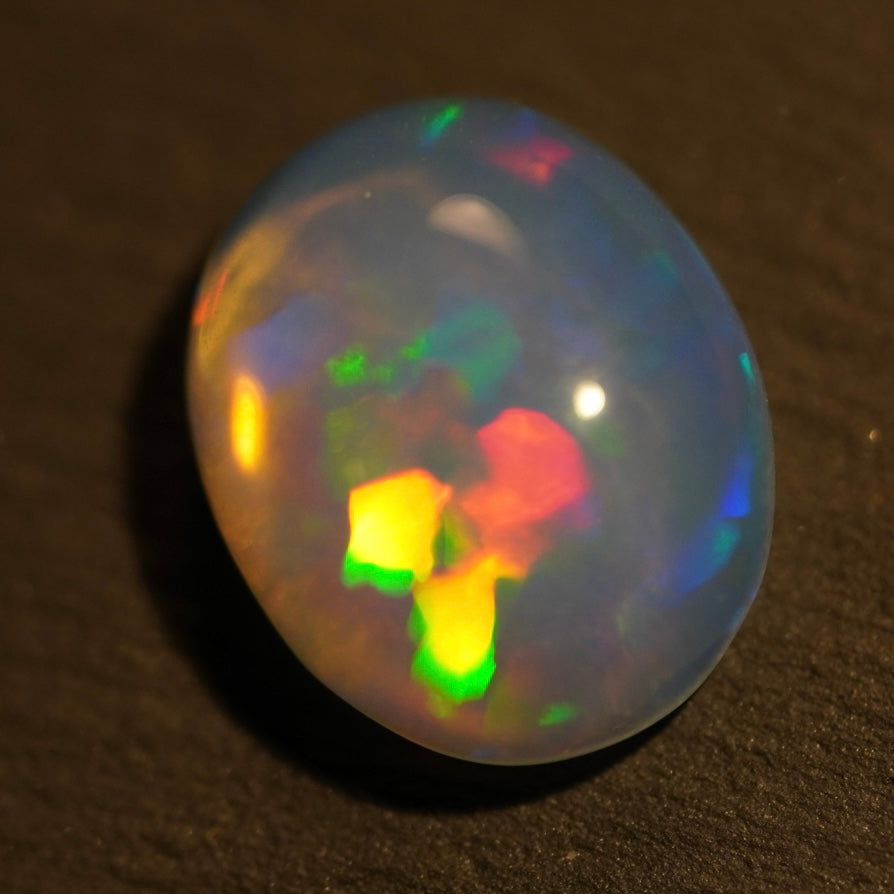3.96 Karat unglaubliche Regenbogenfarben äthiopischer Welo-Opal – Éclaire Opal
