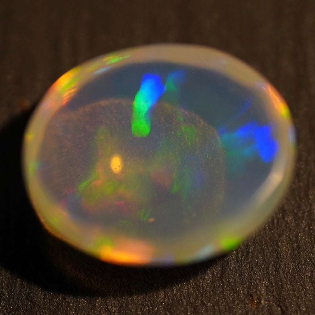 3.96 Karat unglaubliche Regenbogenfarben äthiopischer Welo-Opal – Éclaire Opal