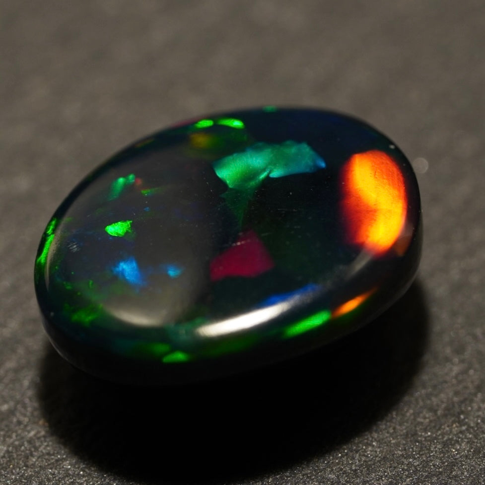 2.52 Karat echter, dunkler äthiopischer Welo-Opal - Ténèbres Opal