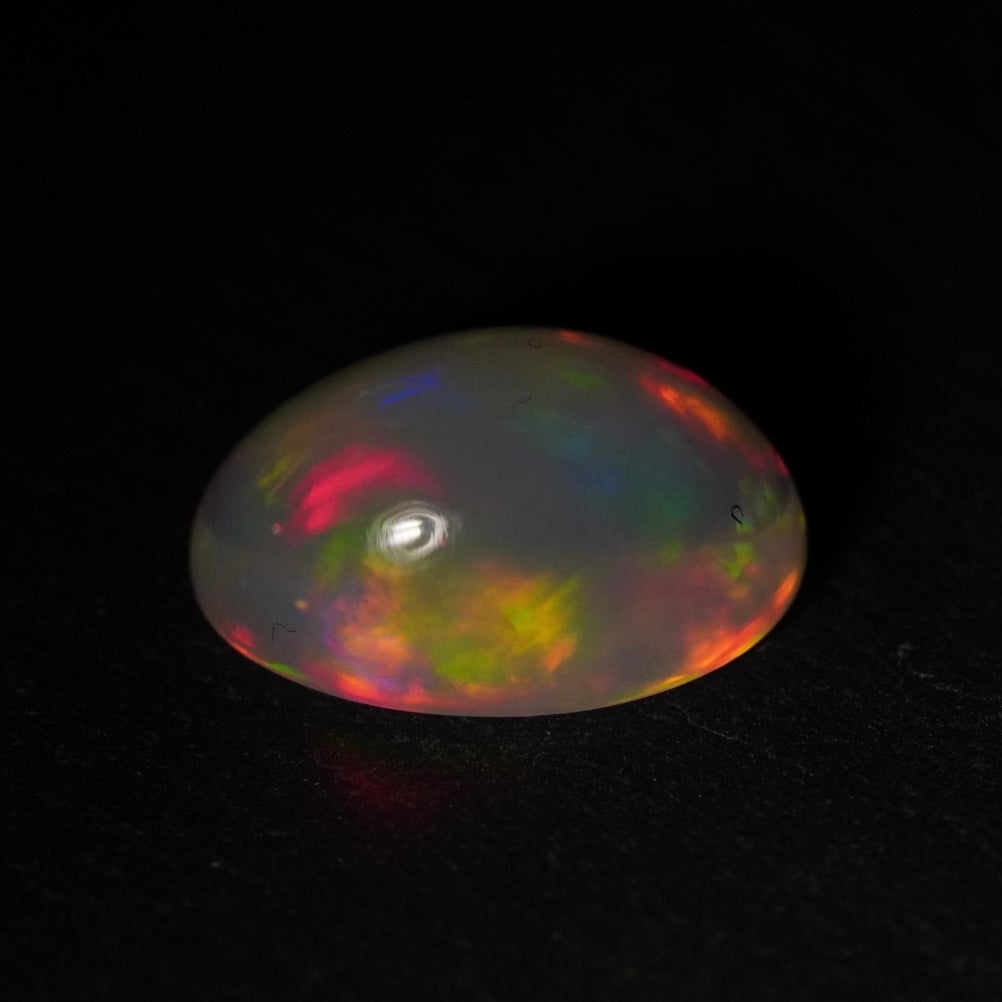 5.67 Karat wundervolles Farbenspiel, äthiopischer Welo-Opal - Éclaire Opal