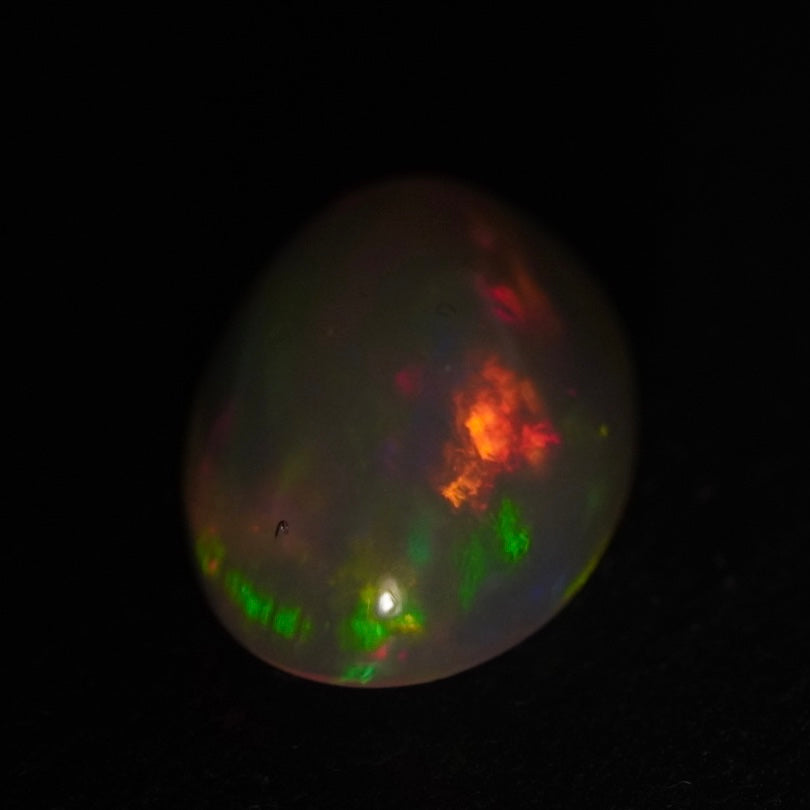 5.67 Karat wundervolles Farbenspiel, äthiopischer Welo-Opal - Éclaire Opal