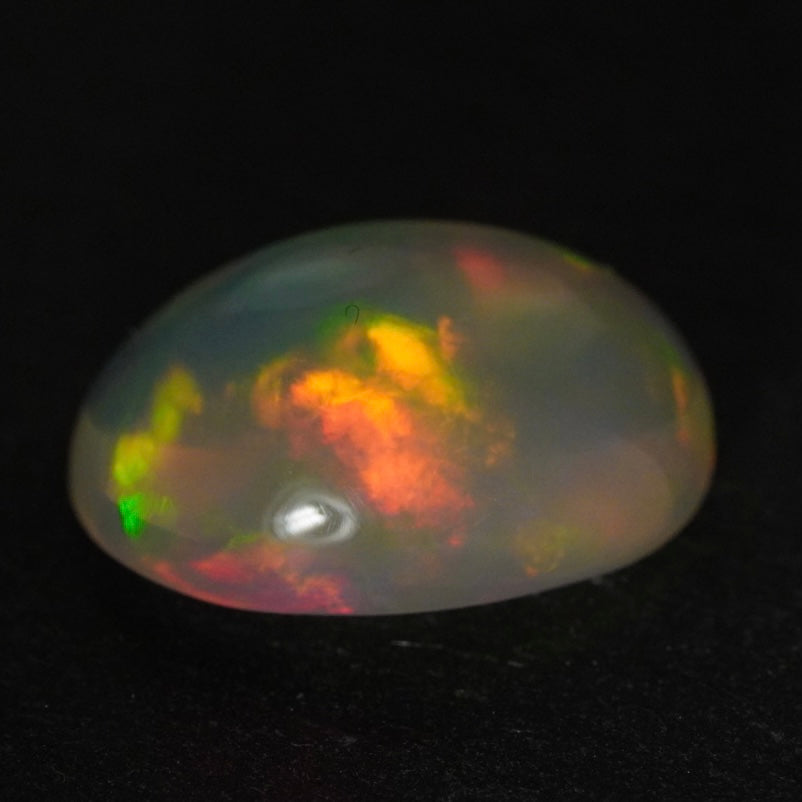 5.67 Karat wundervolles Farbenspiel, äthiopischer Welo-Opal - Éclaire Opal
