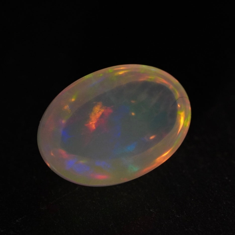5.67 Karat wundervolles Farbenspiel, äthiopischer Welo-Opal - Éclaire Opal