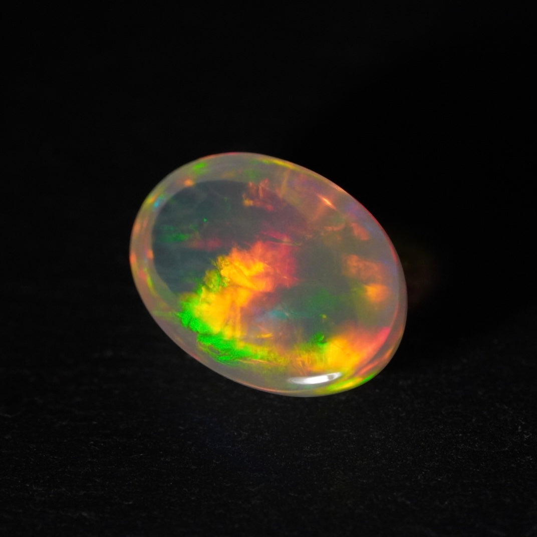 5.67 Karat wundervolles Farbenspiel, äthiopischer Welo-Opal - Éclaire Opal