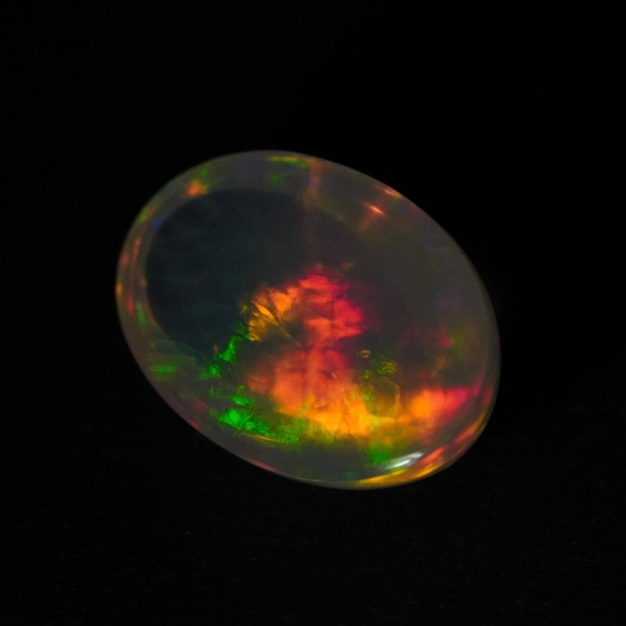 5.67 Karat wundervolles Farbenspiel, äthiopischer Welo-Opal - Éclaire Opal