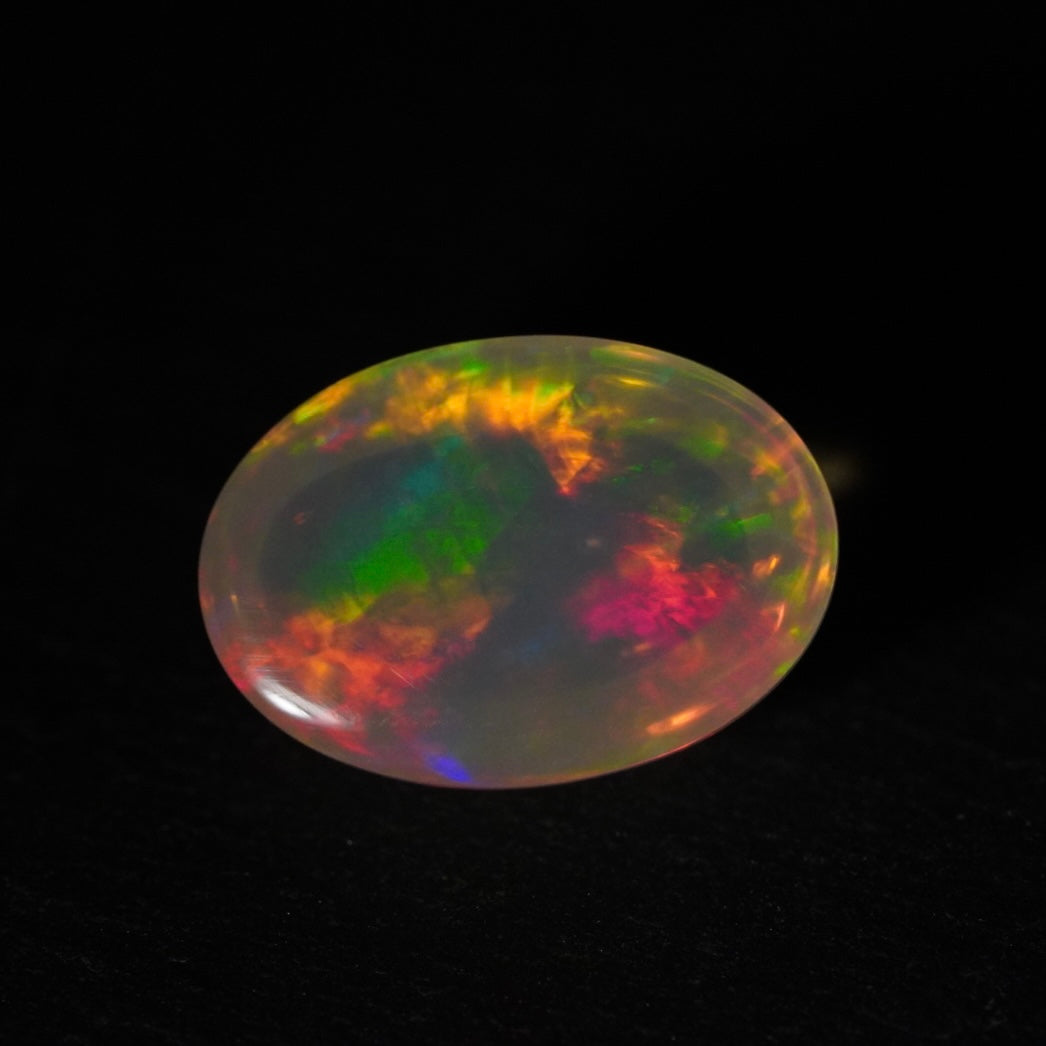 5.67 Karat wundervolles Farbenspiel, äthiopischer Welo-Opal - Éclaire Opal