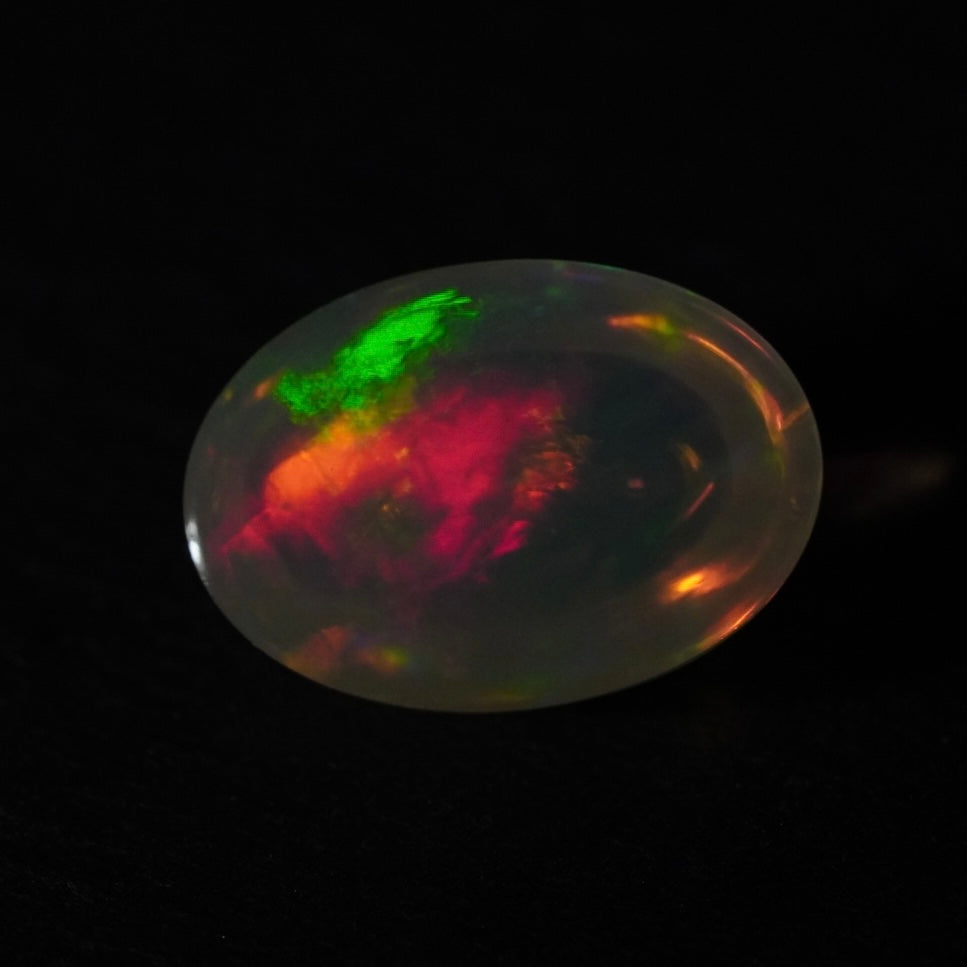 5.67 Karat wundervolles Farbenspiel, äthiopischer Welo-Opal - Éclaire Opal