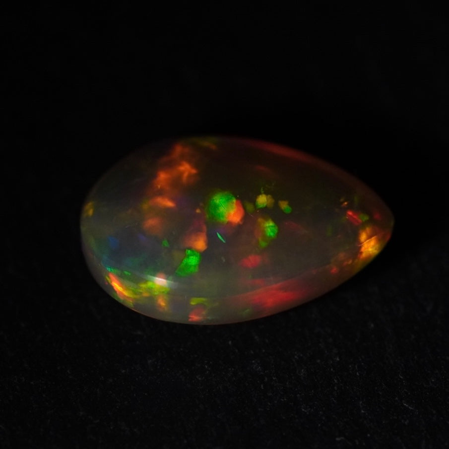 2.04 Karat geteilter, regenbogenfarbiger äthiopischer Welo-Opal – Sépia Opal