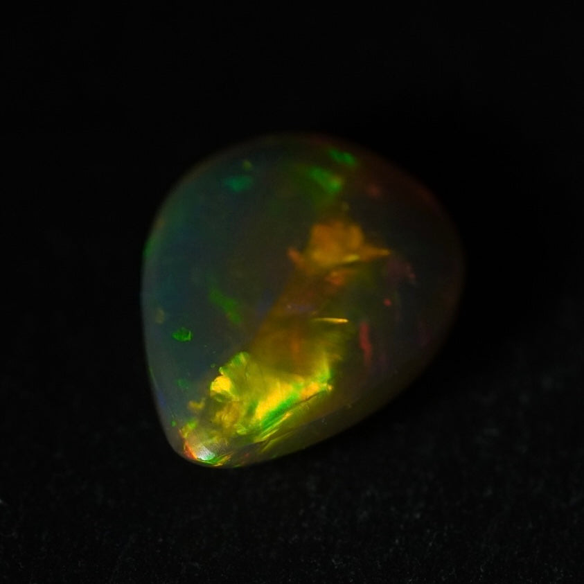 2.04 Karat geteilter, regenbogenfarbiger äthiopischer Welo-Opal – Sépia Opal