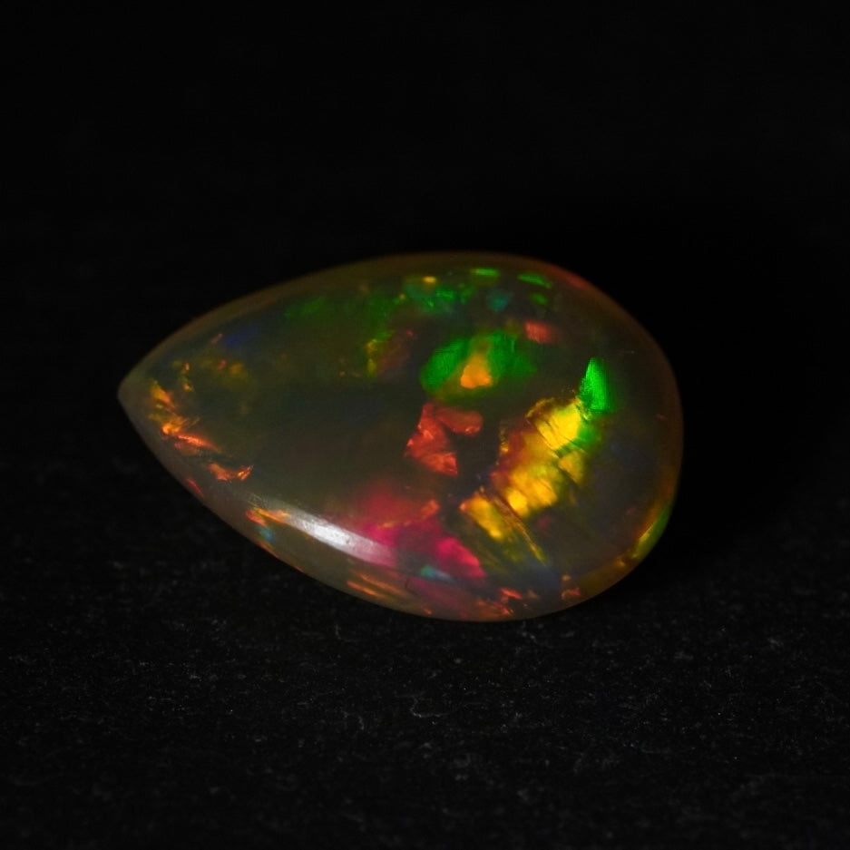 2.04 Karat geteilter, regenbogenfarbiger äthiopischer Welo-Opal – Sépia Opal