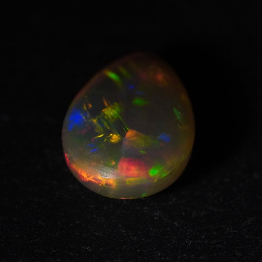 2.04 Karat geteilter, regenbogenfarbiger äthiopischer Welo-Opal – Sépia Opal