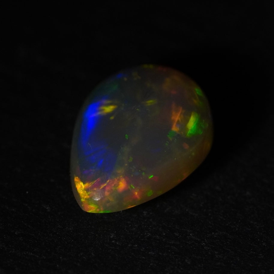 2.04 Karat geteilter, regenbogenfarbiger äthiopischer Welo-Opal – Sépia Opal