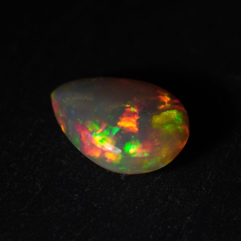 2.04 Karat geteilter, regenbogenfarbiger äthiopischer Welo-Opal – Sépia Opal
