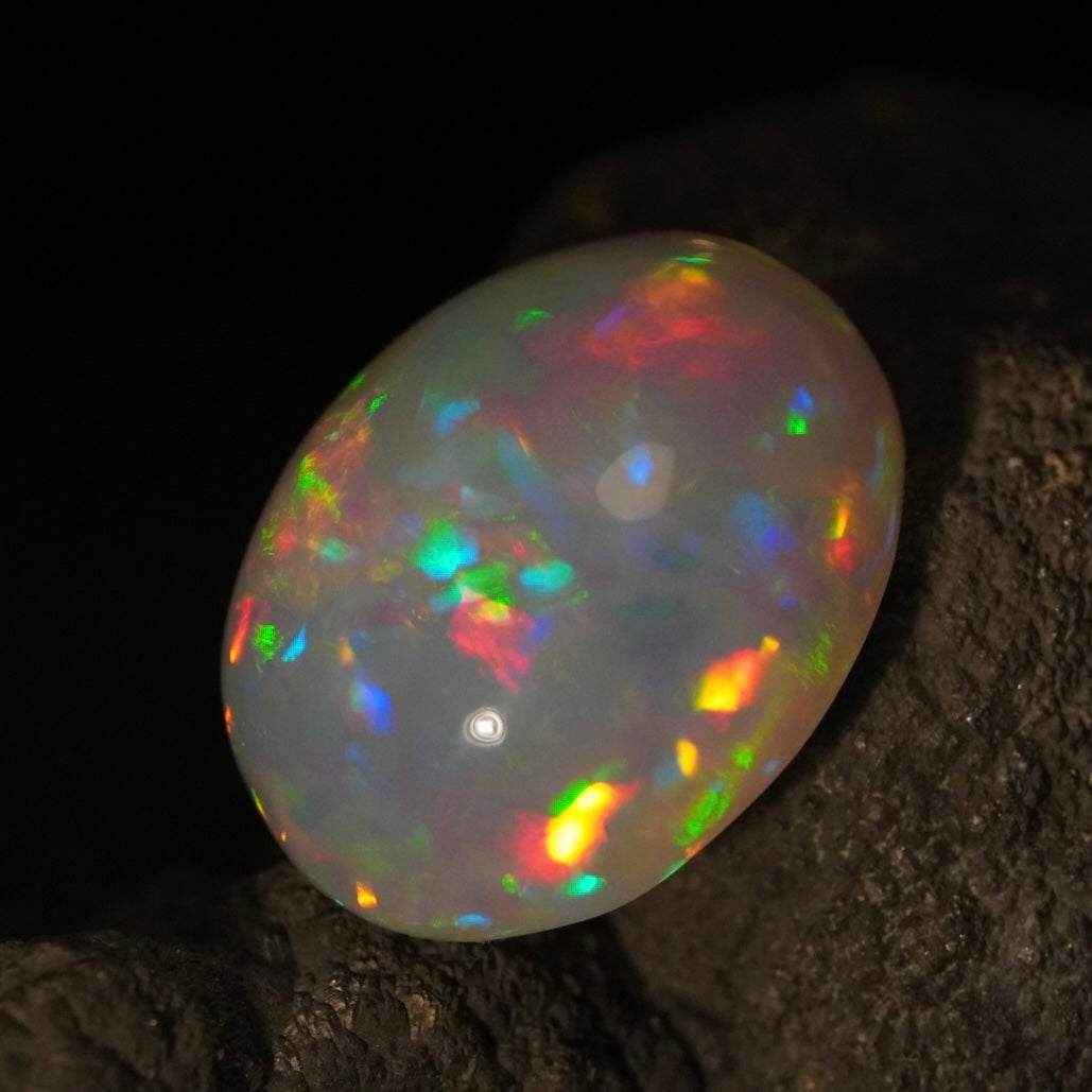 12.99 Karat, traumhafte Regenbogenfarben, natürlicher äthiopischer Welo-Opal - Excélsion Opal