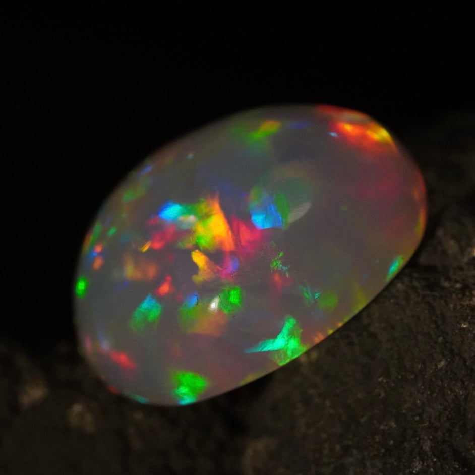 12.99 Karat, traumhafte Regenbogenfarben, natürlicher äthiopischer Welo-Opal - Excélsion Opal