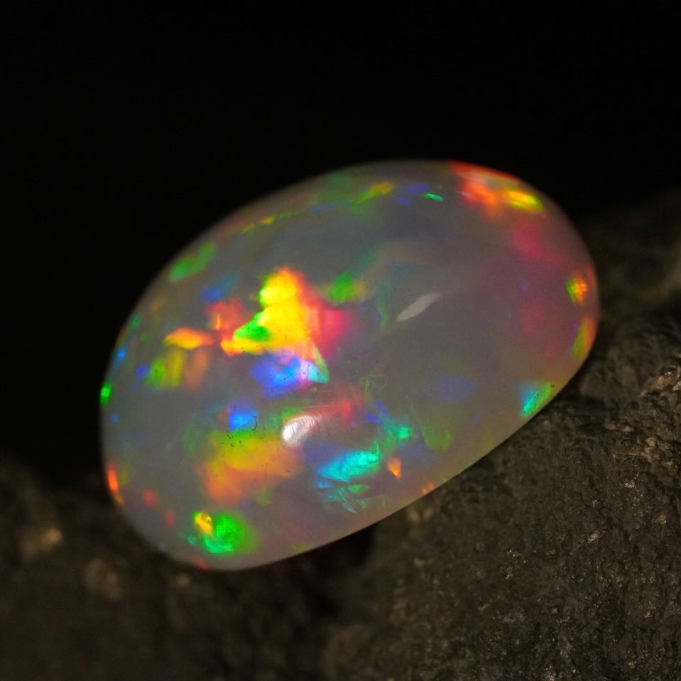 12.99 Karat, traumhafte Regenbogenfarben, natürlicher äthiopischer Welo-Opal - Excélsion Opal