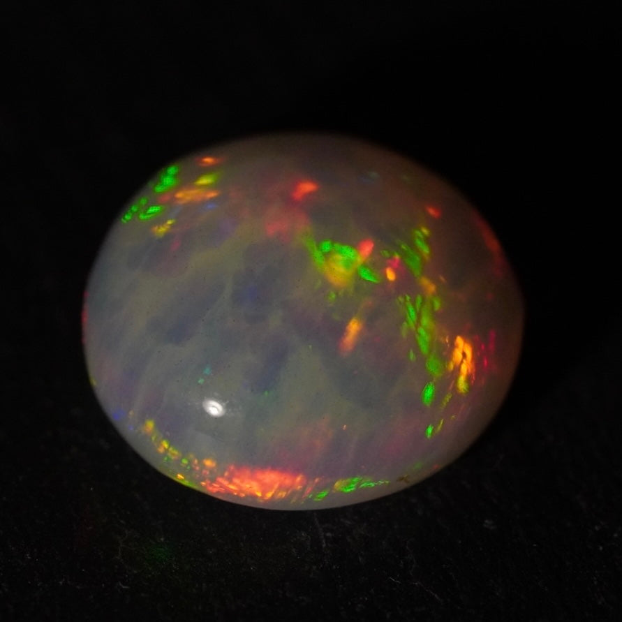 3.18 Karat wunderschönes Farbspektakel, äthiopischer Welo-Opal - Éclaire Opal