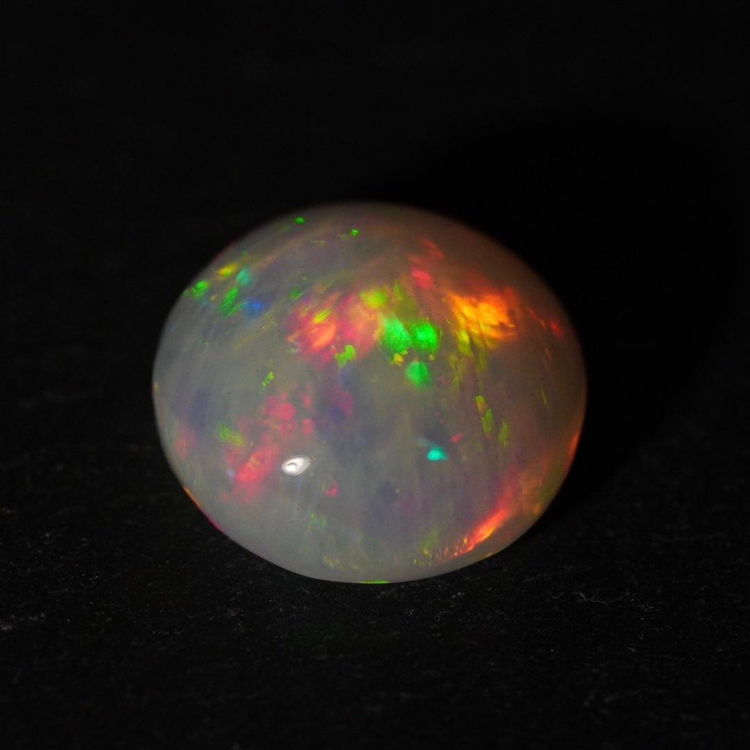 3.18 Karat wunderschönes Farbspektakel, äthiopischer Welo-Opal - Éclaire Opal