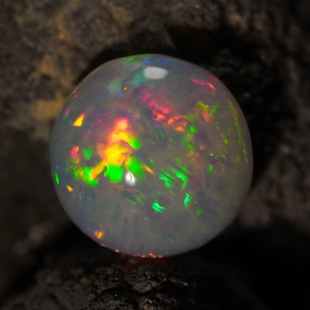 3.18 Karat wunderschönes Farbspektakel, äthiopischer Welo-Opal - Éclaire Opal
