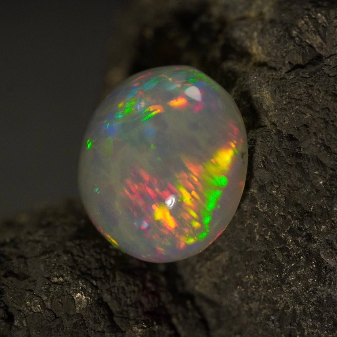 3.18 Karat wunderschönes Farbspektakel, äthiopischer Welo-Opal - Éclaire Opal