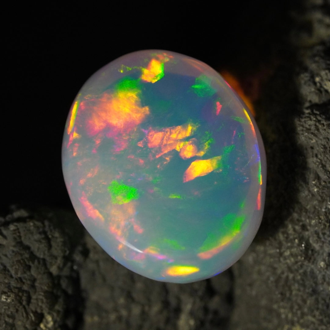 12.99 Karat, traumhafte Regenbogenfarben, natürlicher äthiopischer Welo-Opal - Excélsion Opal