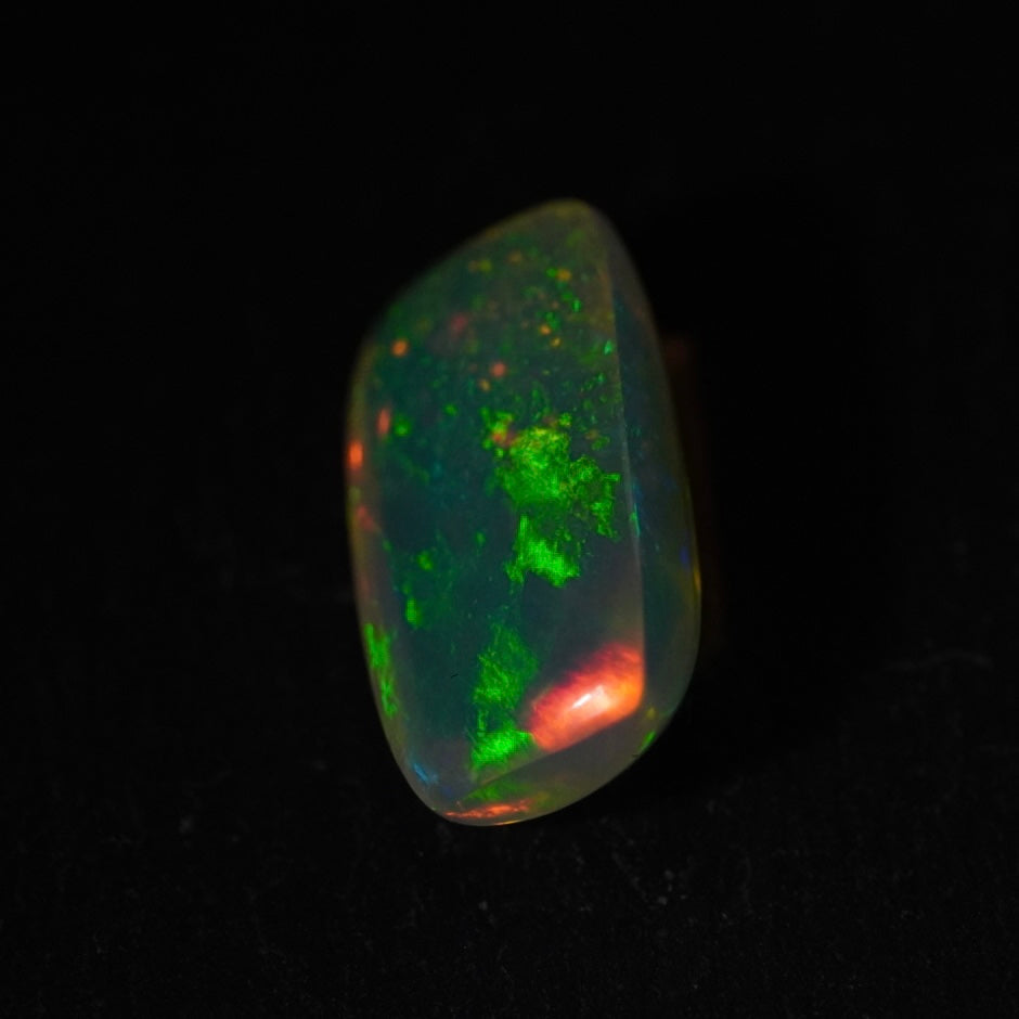 3.28 Karat wunderschöner natürlicher äthiopischer Welo-Opal - Éclaire Opal