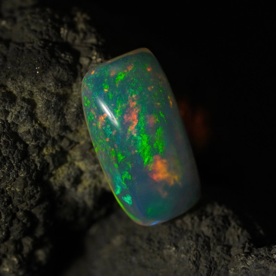 3.28 Karat wunderschöner natürlicher äthiopischer Welo-Opal - Éclaire Opal