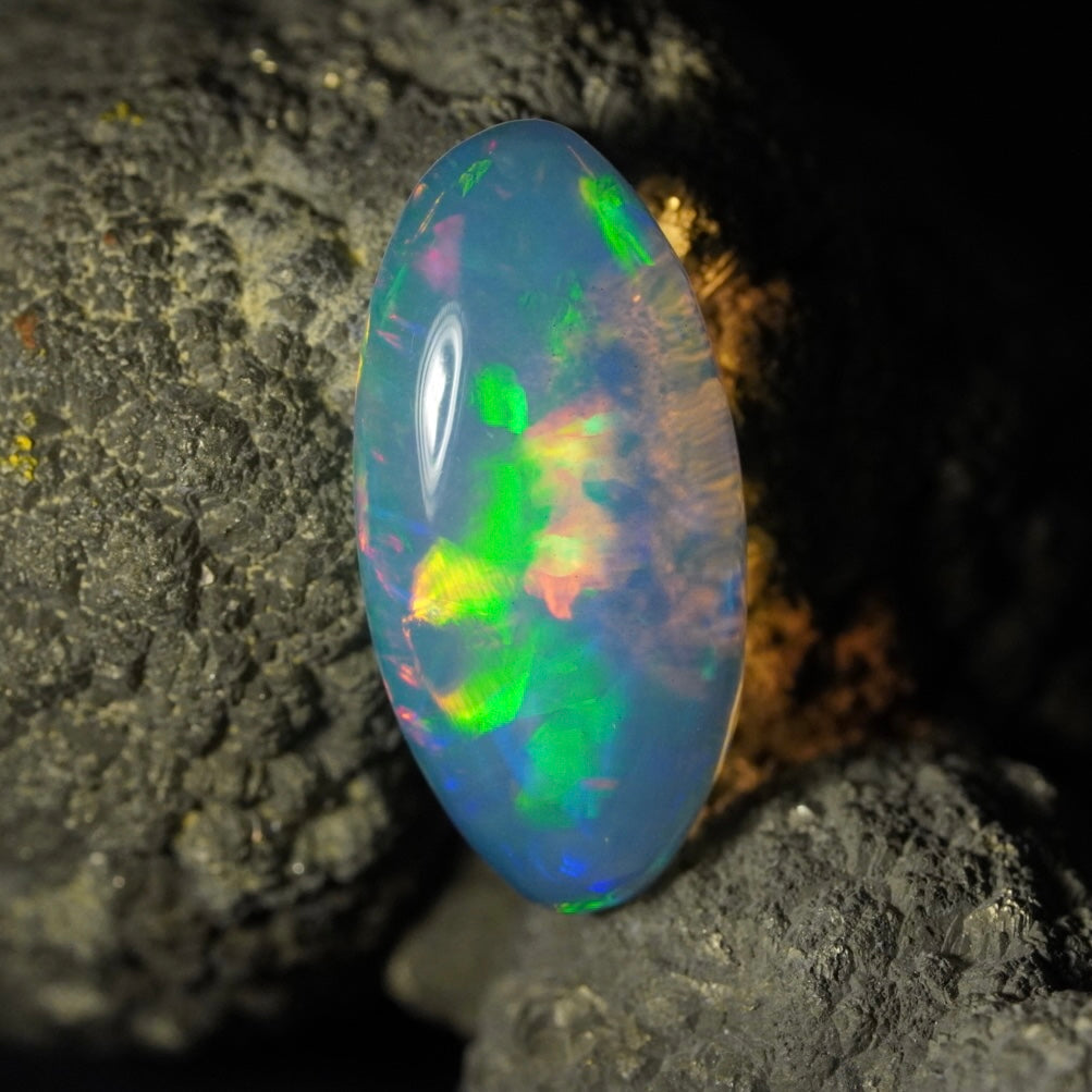 3.53 Karat einzigartiger natürlicher äthiopischer Welo-Opal - Éclaire Opal